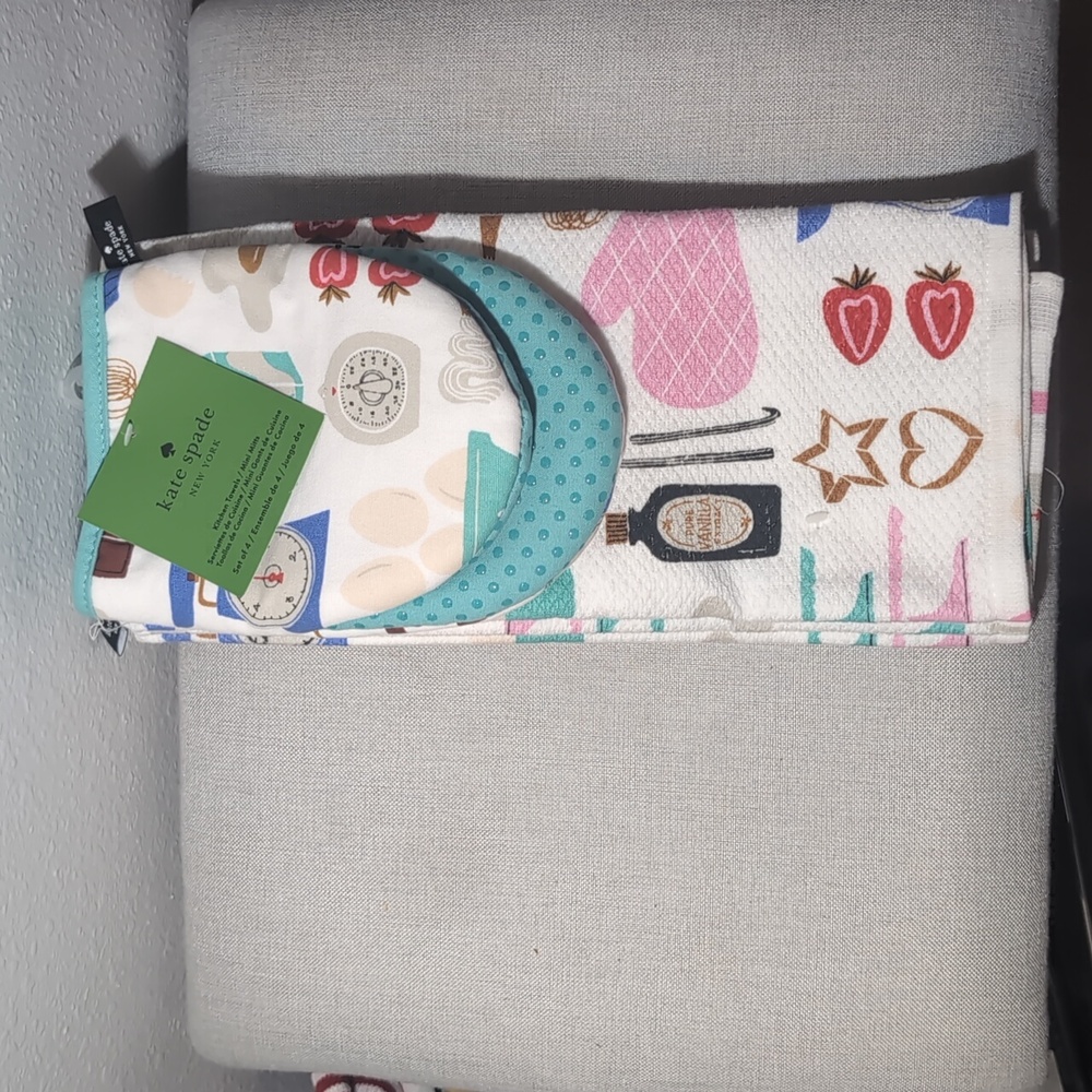 NWT Kate Spade - Kitchen Towel and Mini Mits Set of 4, Baking Pattern